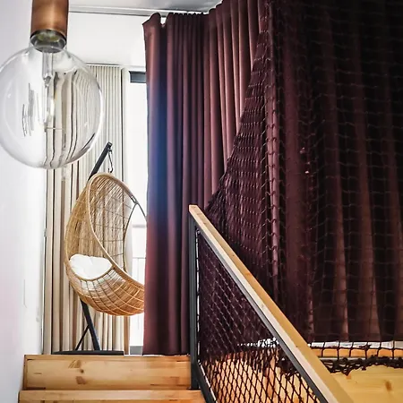 7 Gaia Roaster Apartment *