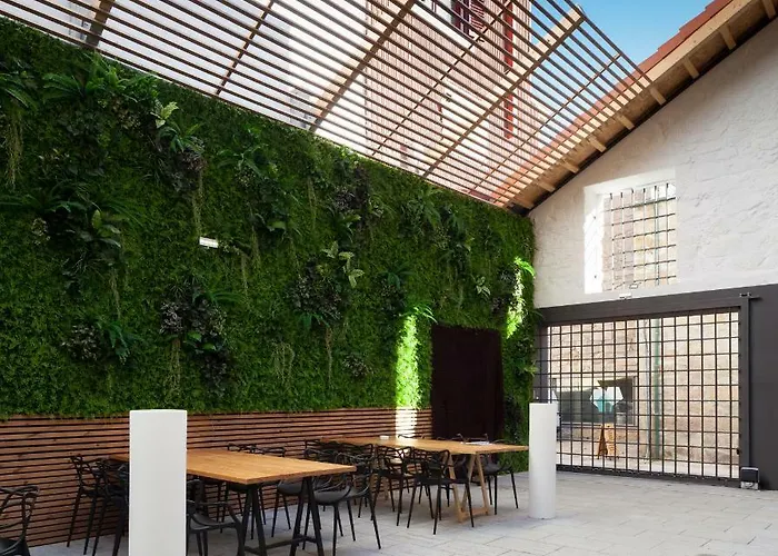 7 Gaia Roaster Apartment *